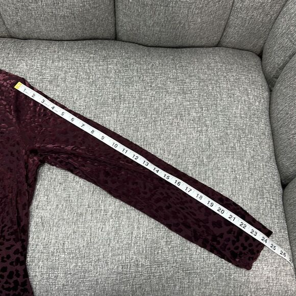 Simply Vera VeraWang Women's Top Burgundy Velvet Leopard Print Long Sleeve Sz L - Picture 8 of 13
